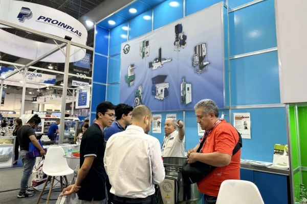 40001百老汇集团