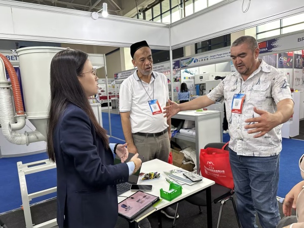 40001百老汇集团