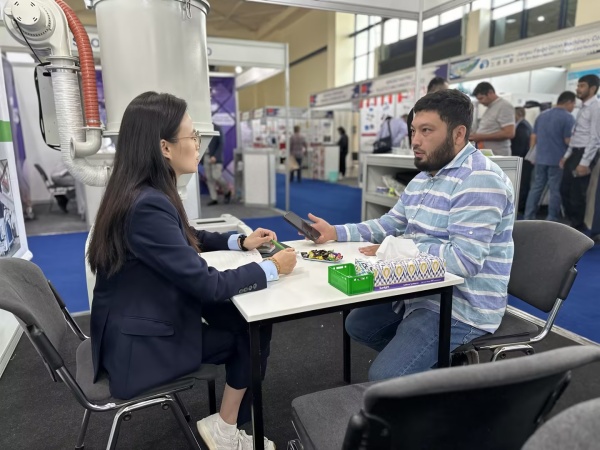 40001百老汇集团