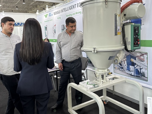 40001百老汇集团