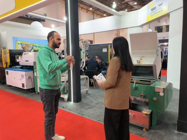 40001百老汇集团